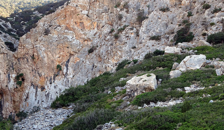Climbing crag Nymfeo in Sifnos
